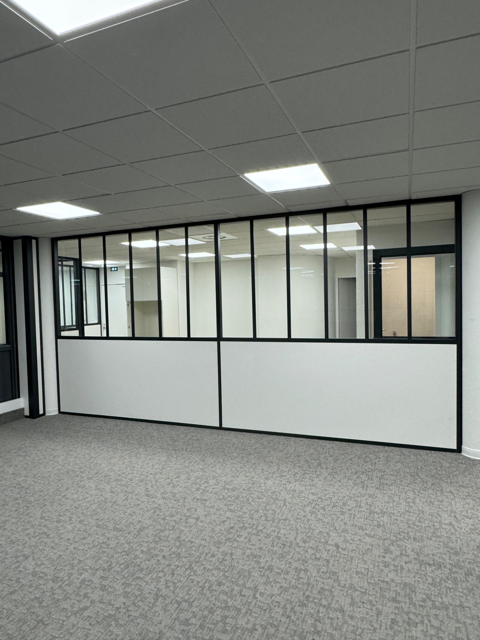 Cloison noire bureau